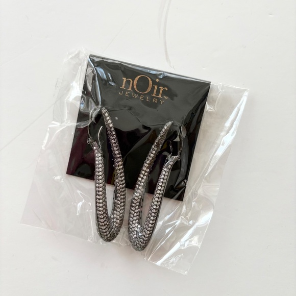 Noir NYC diamante gunmetal earrings - Picture 3 of 3
